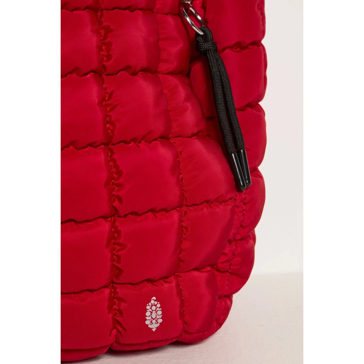 Women's Quilted Carryall Bag - Image 20