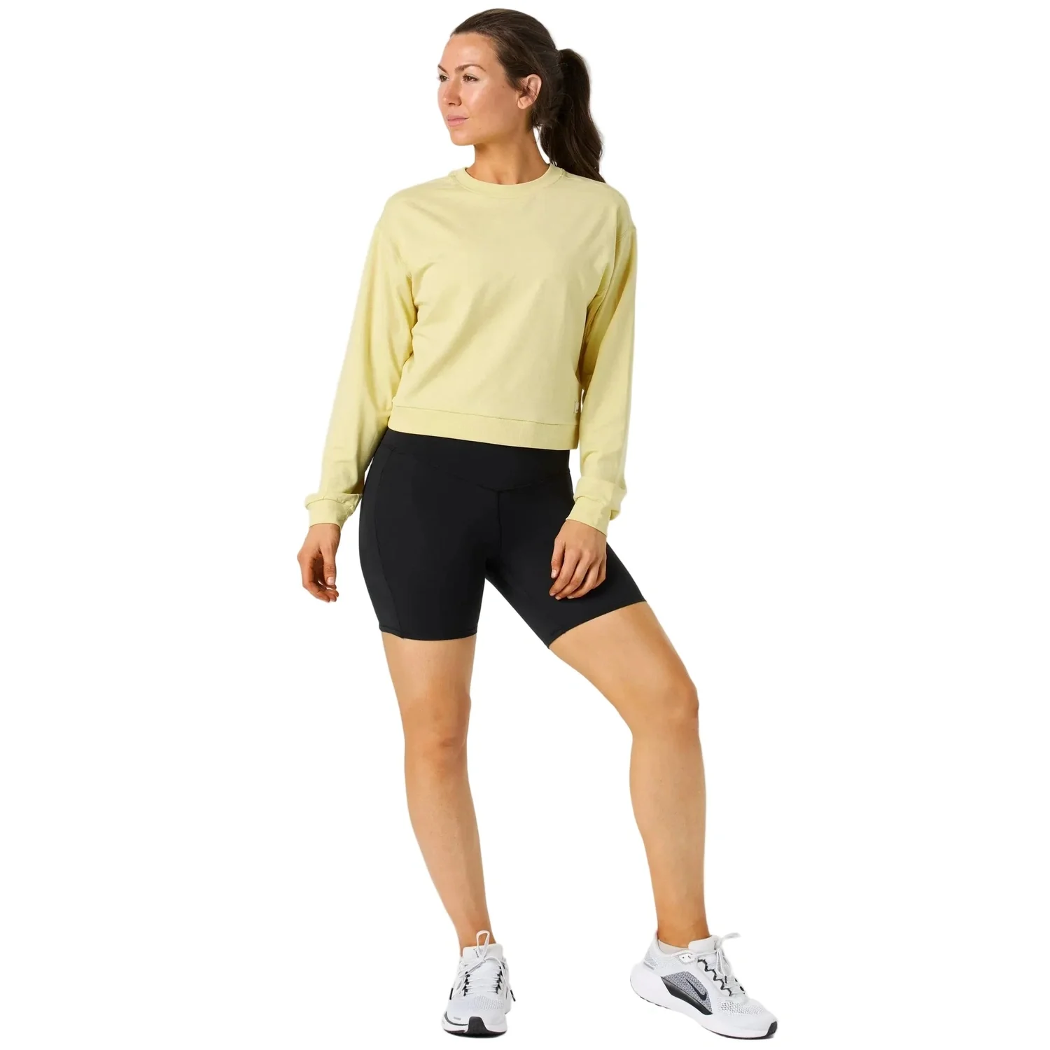 Women's Vuori AllTheForm Pocket 6" Short - Image 2